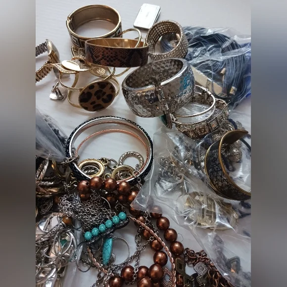 3+ lbs Lot Costume Jewelry VTG  Modern Junk Art Craft Wear Resell *LOOK* - Picture 8 of 11